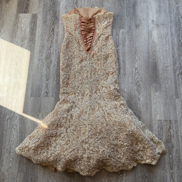 Absolutely Stunning Strapless Lace, Bead and Sequin Prom Formal - Picture 2 of 11